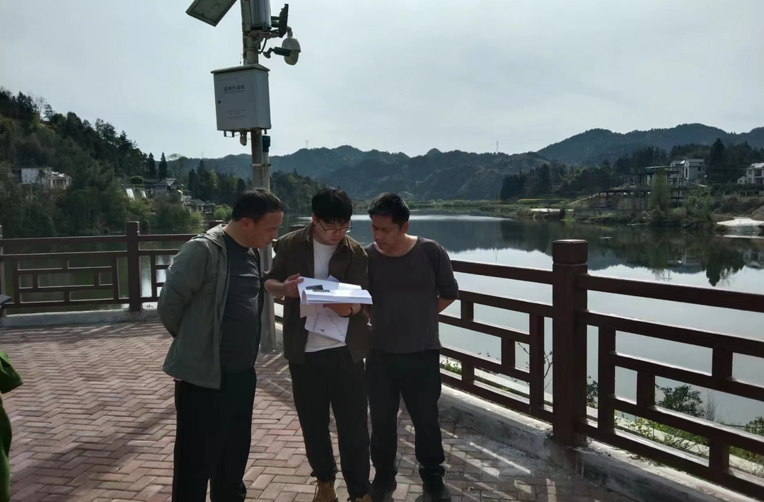 省环境应急与事故调查中心调研指导湘西州“一河一策一图”工作