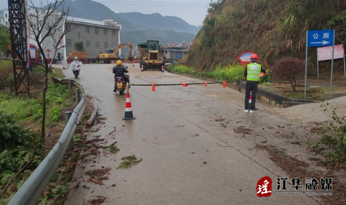 江华大锡乡：清理路障 为安全护航