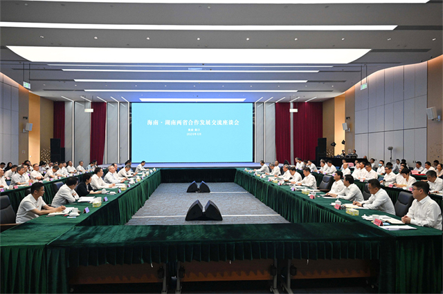 Hunan Provincial Party and Government Delegation Visits Hainan Province