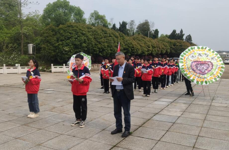 衡南县茶市中学开展“清明祭英烈”活动