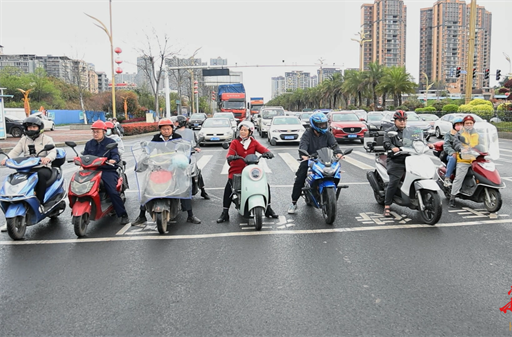 永州前置“摩托车待行区” 提高路口通行率