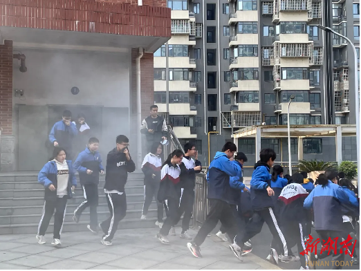 长沙金汇社区：开展校园安全消防疏散演练