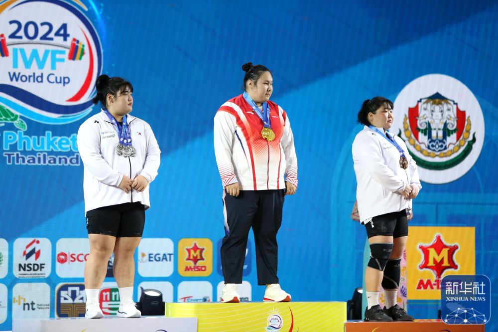 举重世界杯：李雯雯收获女子87公斤以上级三金