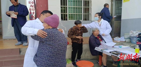 花垣县花垣镇卫生院开展公卫服务进乡村健康体检暖人心活动