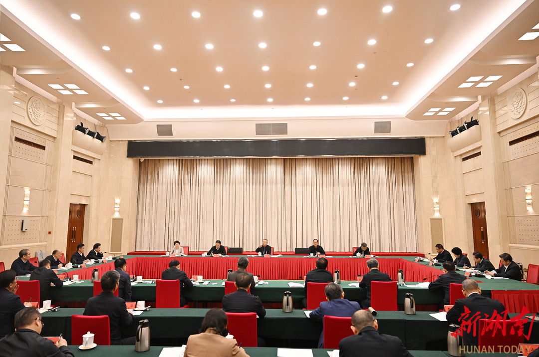 4月12日，省党政代表团赴海南安徽上海学习考察总结会召开。