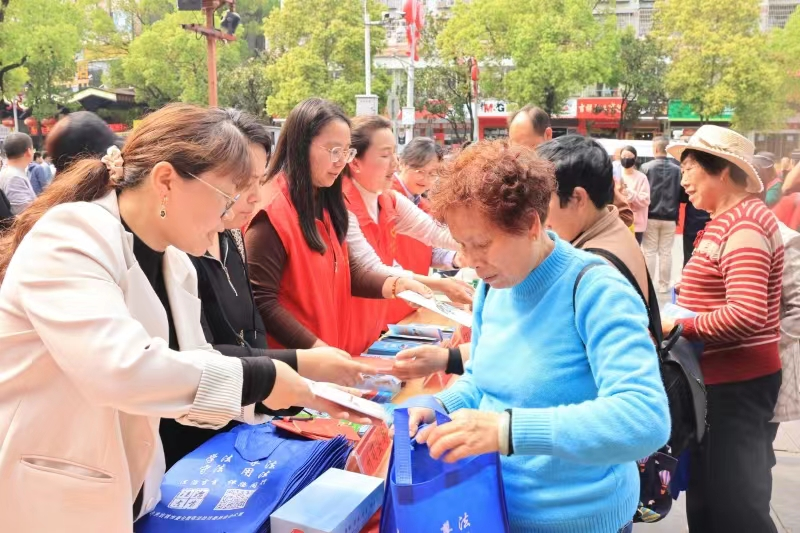 湘西州司法局开展“一月一主题”之全民国家安全教育日普法宣传志愿活动