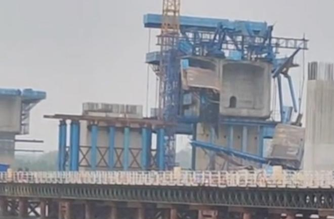 潭江特大桥北岸桥墩钢铁支模（架）发生倒塌 造成2死1伤1失联