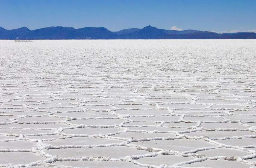 全世界众多盐湖出现神秘六边形！它们是怎么形成的？