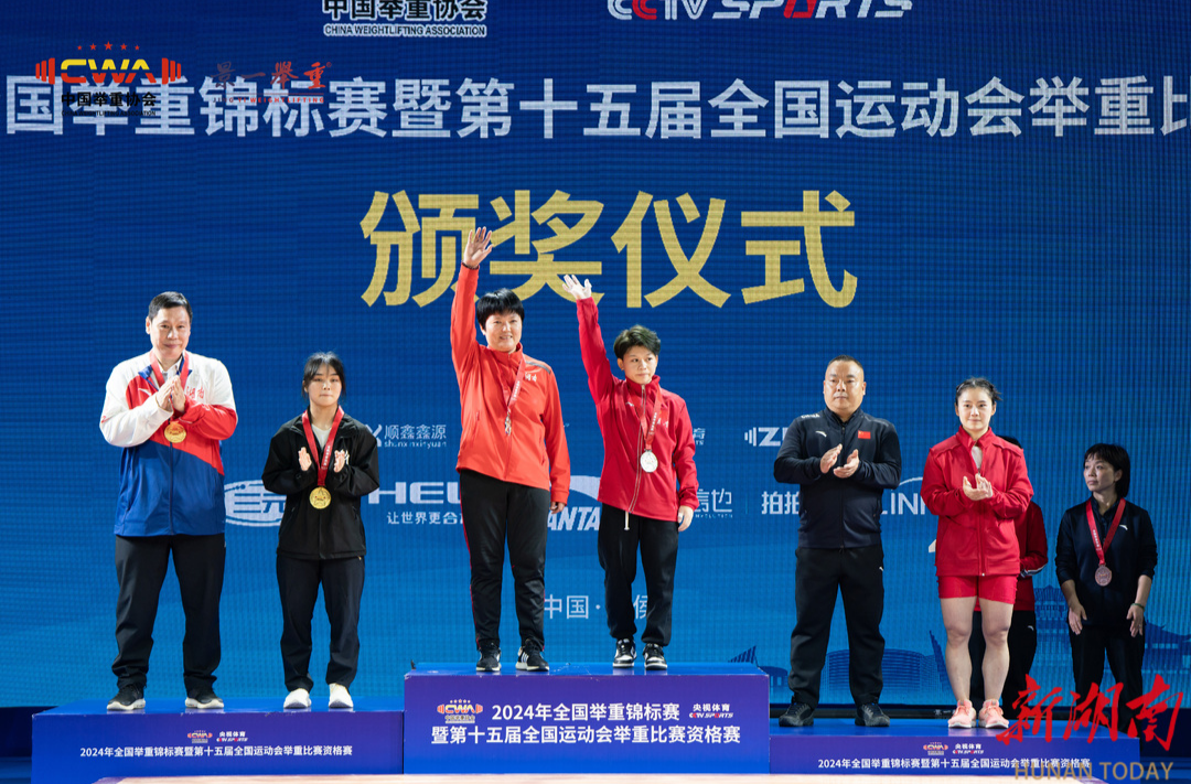 举重全锦赛，湖南小花包揽49公斤级冠亚军