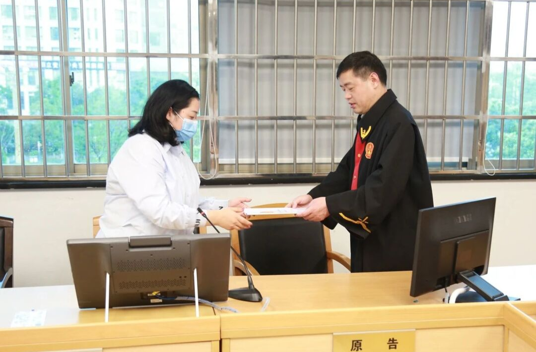 最高法院《意见》发布后，湖南法院相继发出《关爱未成年人提示卡》！