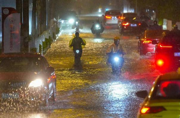 强对流＋暴雨双预警齐发 这些地区请注意防范→