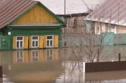 俄罗斯洪灾持续 被淹房屋增至近1.8万栋