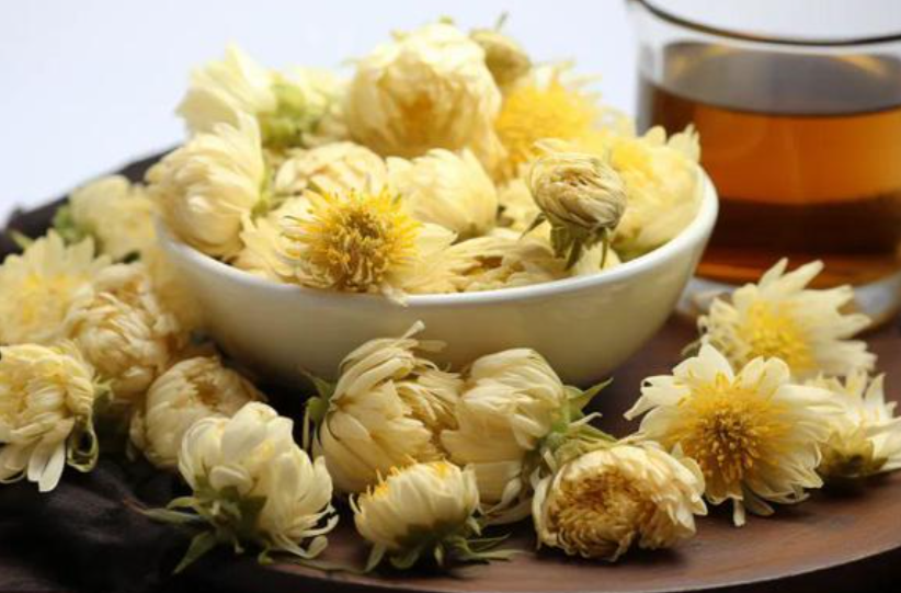 超好用！在茶杯里撒把花熏一熏，就能拯救你每天刷手机累坏的眼！