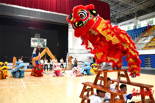 Lion Dance Integrated with School Education in Jiangyong County