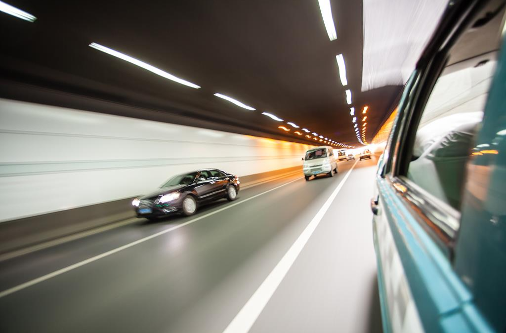 @司机朋友 如何正确超车？牢记“目、光、短、浅”