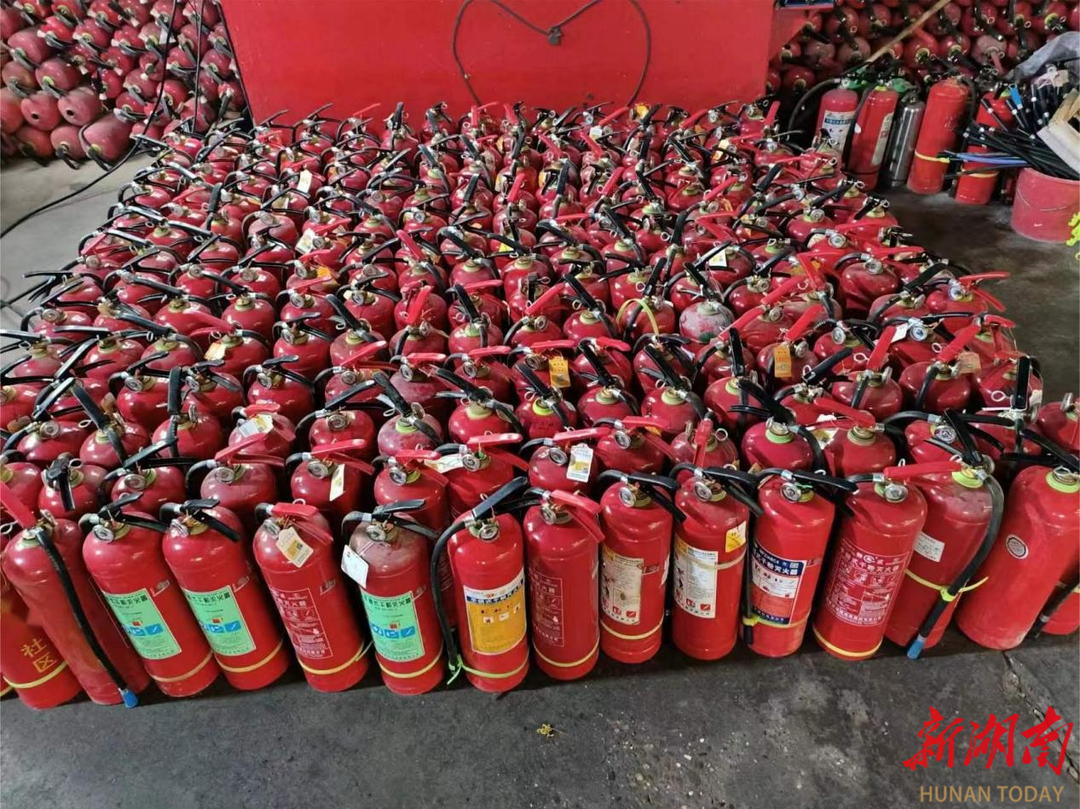 长沙靳江社区：700个单元电表与灭火器集中换芯