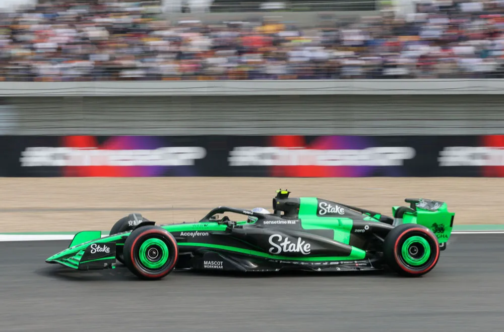 中国首位！他的头盔亮了