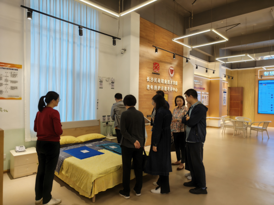 南通市鑫汇控股集团有限公司领导赴长沙民政职院医学院交流