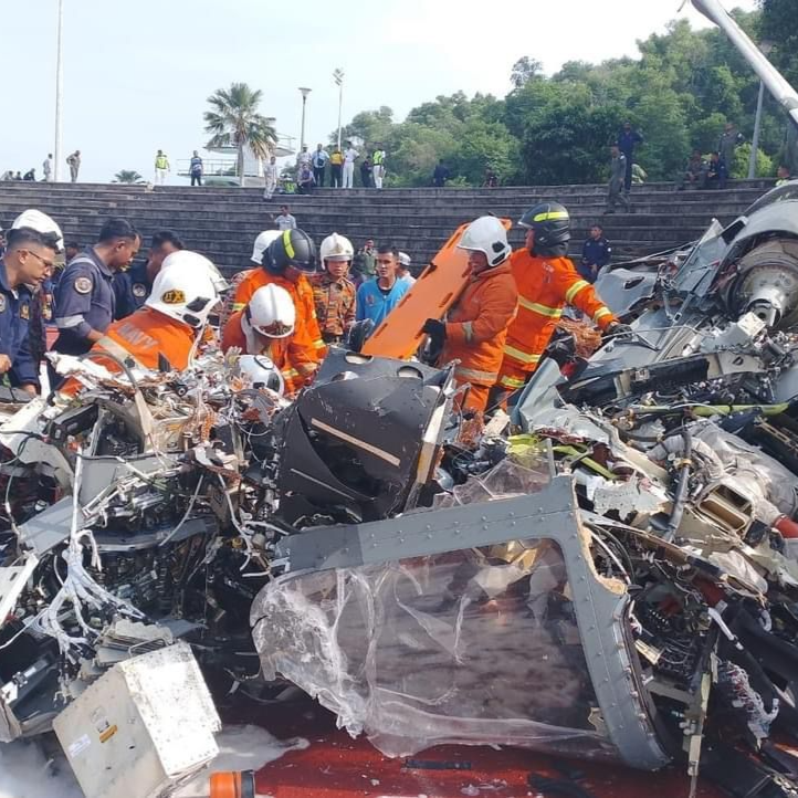 马来西亚两架直升机坠毁致10人死亡