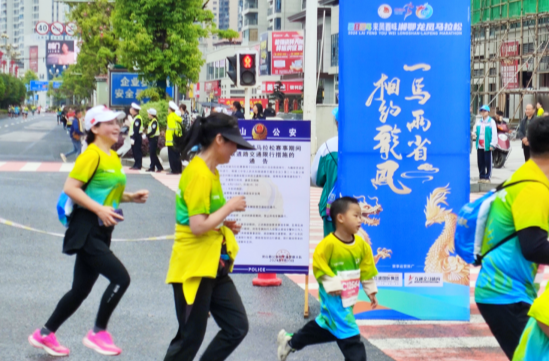 中国联通湘西州分公司圆满完成龙凤双城马拉松赛通信保障