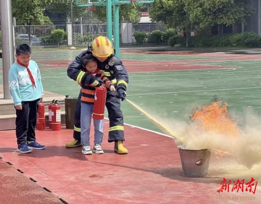 以练筑防，防范未“燃”——西雅博才小学举行消防疏散演练
