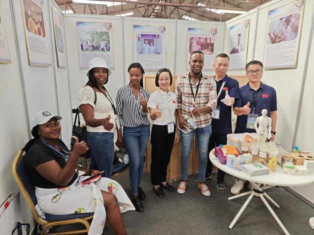 中医药展台在津巴布韦国际贸易博览会大放异彩