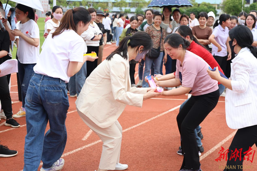宁远县人民医院举办庆“五四”职工趣味运动会