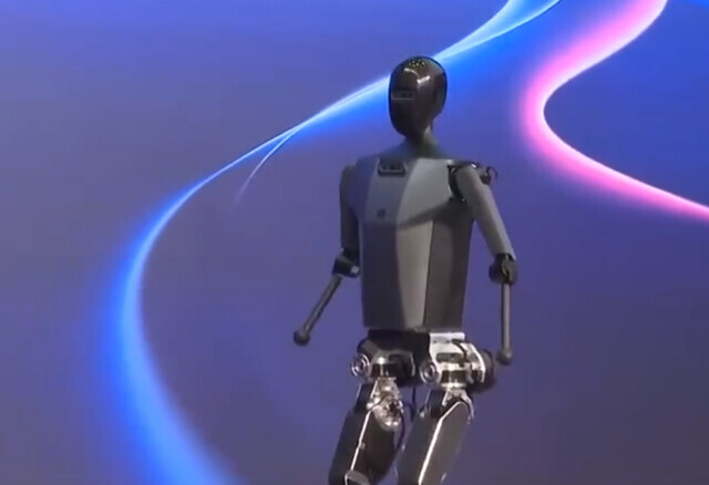 中国首个通用人形机器人母平台“天工”发布，具备高效稳定运动能力