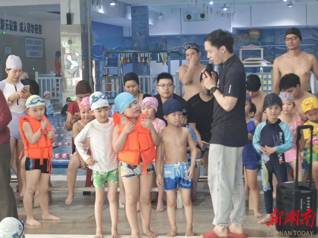长沙吴家坪社区：开展防溺水亲子实践活动