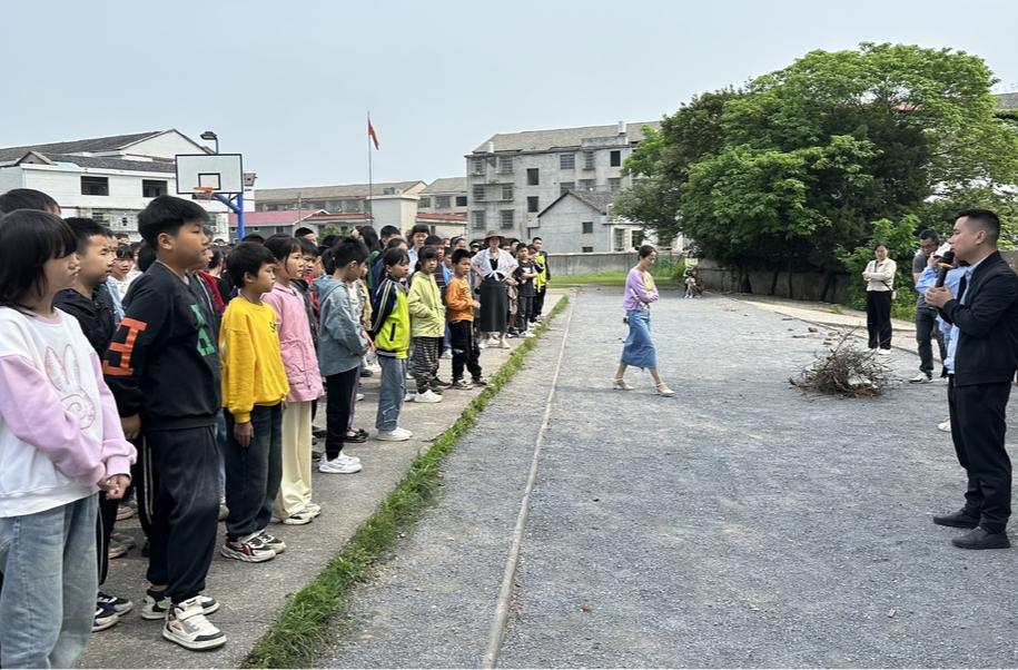 衡南县洪山联合学校中心小学开展消防疏散演练活动