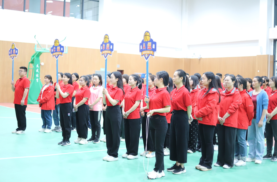 湘西州湾溪小学举行首届教职工跳绳比赛