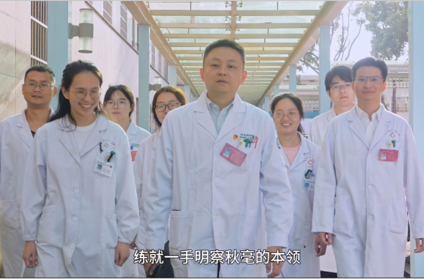 黑白影像前的“火眼金睛”
——访湖南省第二人民医院“脑医·名医”张伟