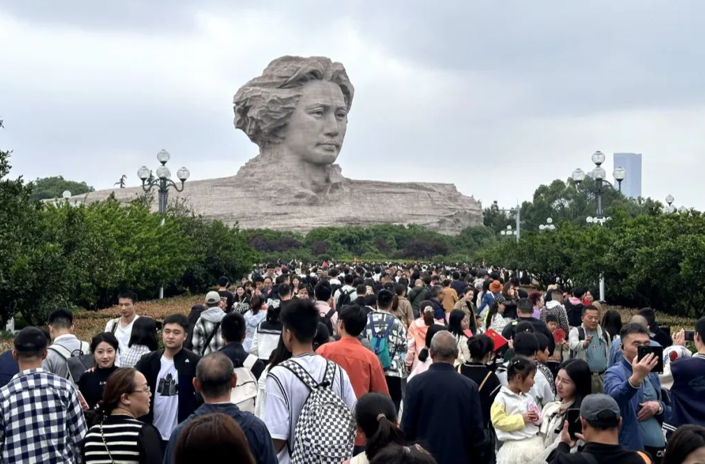 假日·暖心丨橘子洲上陌生人之间的600元：她选择信任，他感念于心