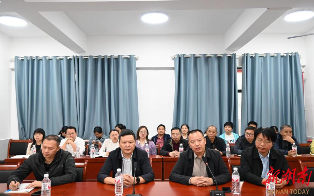 相荡成涟漪  对击发灵光 ——春元中学组织高三教师一行赴岳云中学