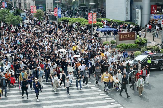 “五一”小县城旅游流量增幅跑赢大都市