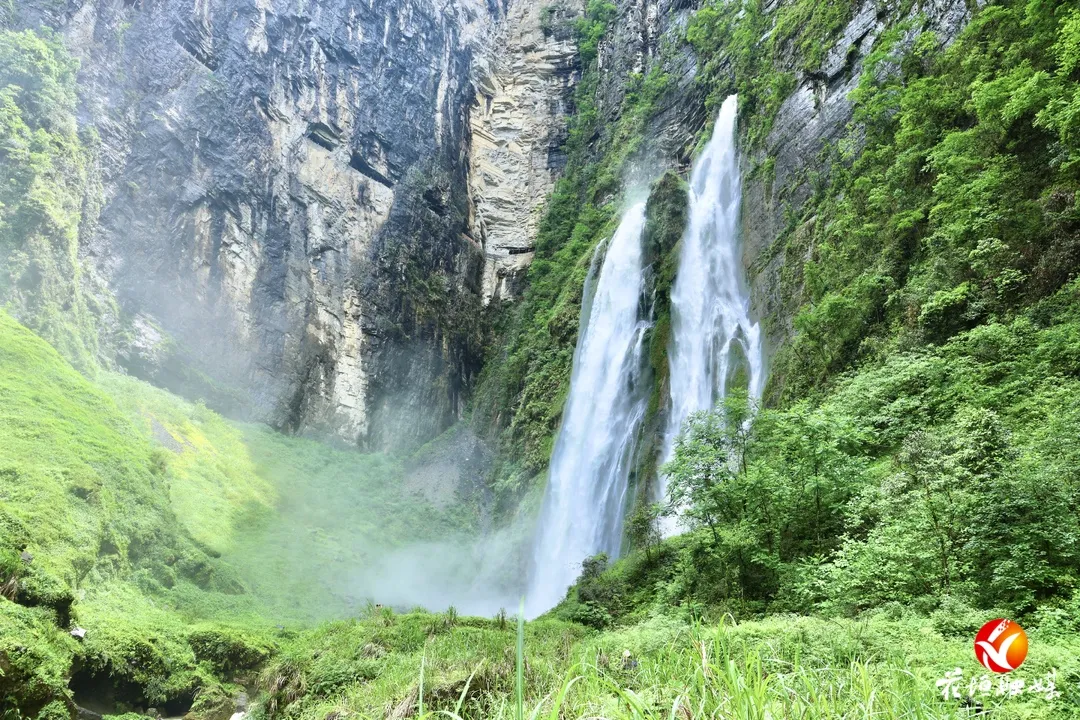 湘西小龙洞瀑布图片