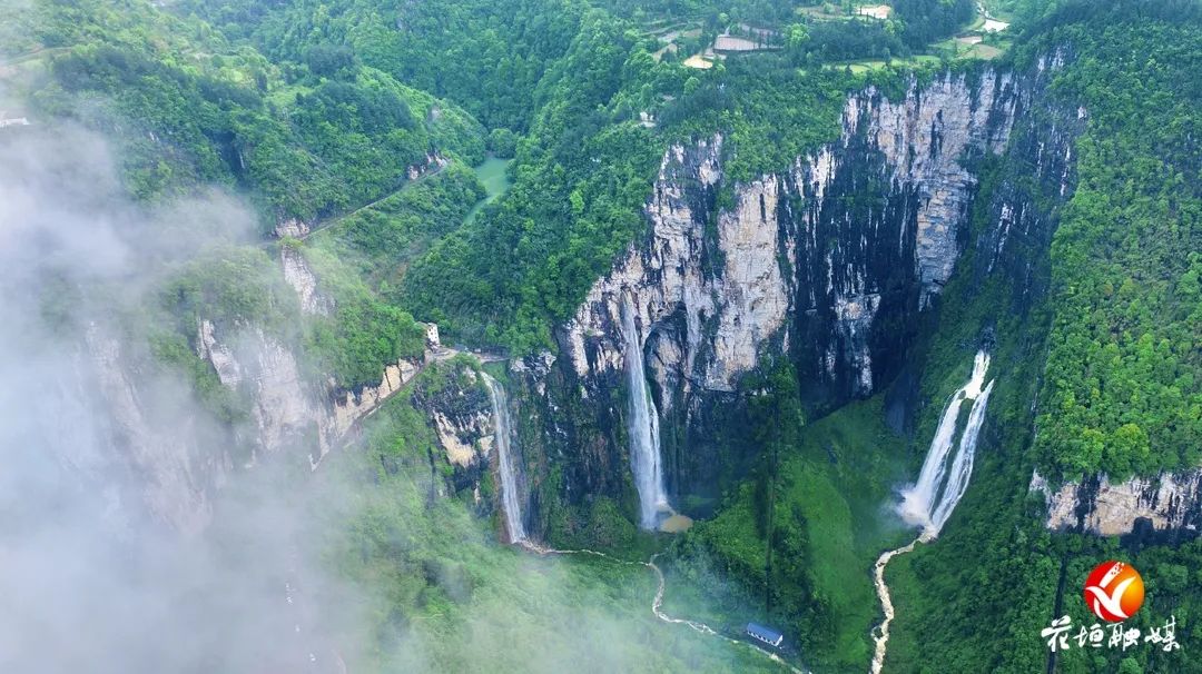 湘西小龙洞瀑布图片