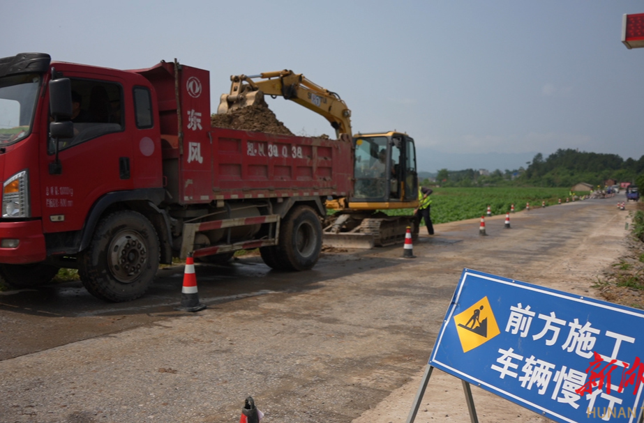 道县：加快道路提质建设 保障居民出行安全