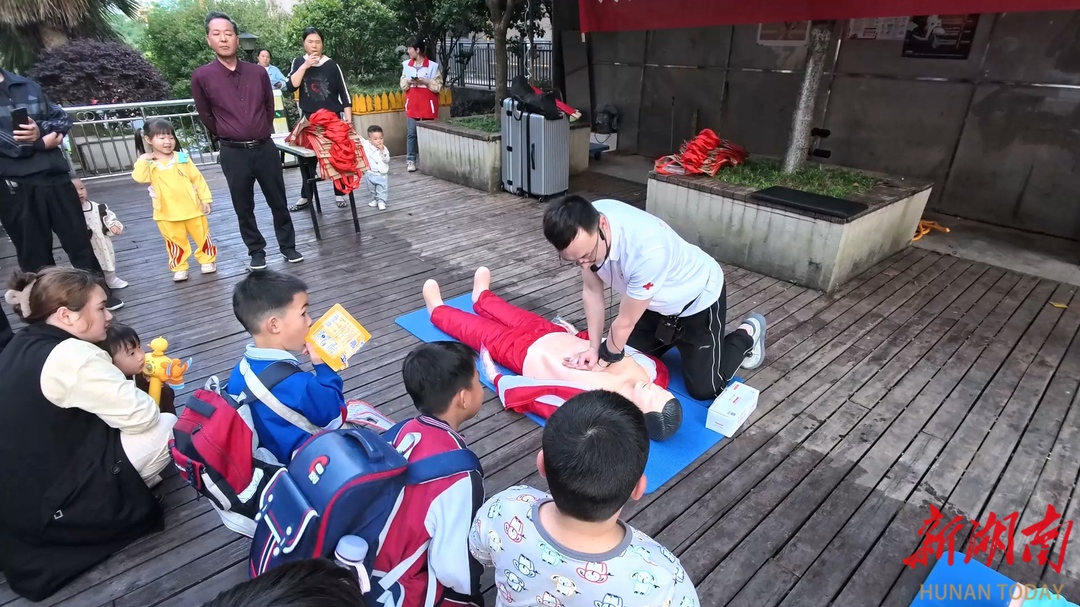 鹤城区红十字会开展2024年“红十字博爱周”活动