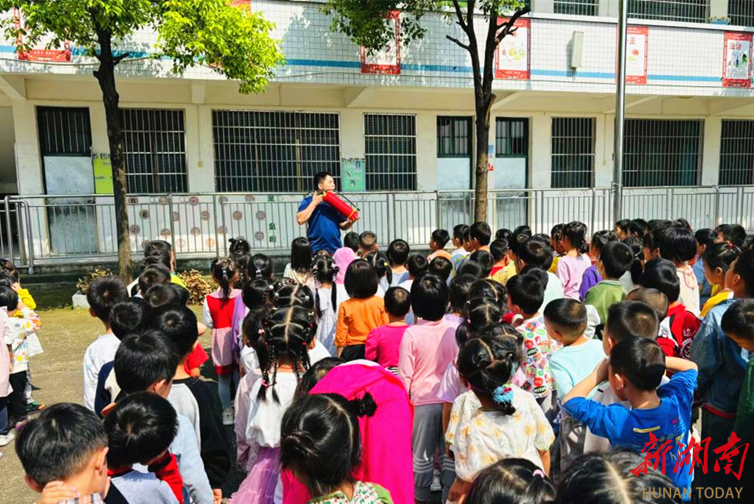 道县教育局示范幼儿园二分园：演练学技能 安全记心中