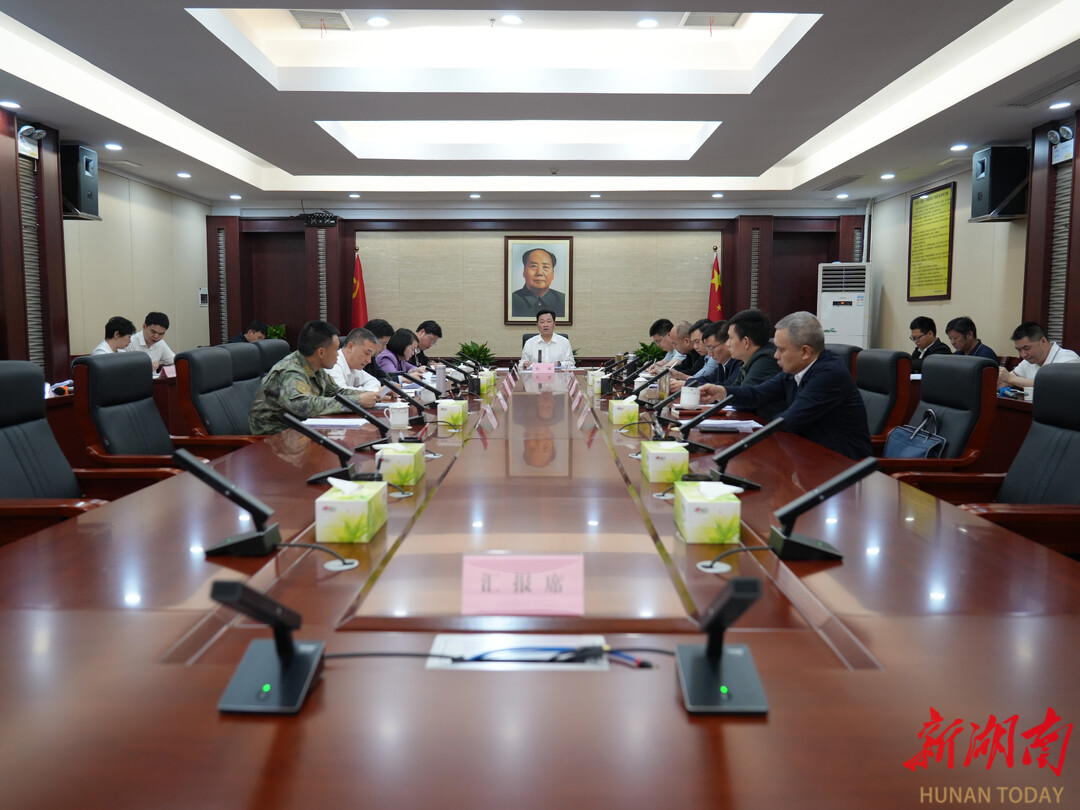 唐成主持召开区委常委会会议