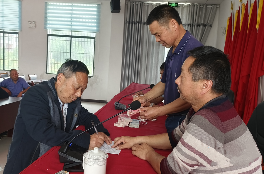 不摆酒、慰乡邻！ 湘乡八旬老党员捐出6万“寿宴钱”