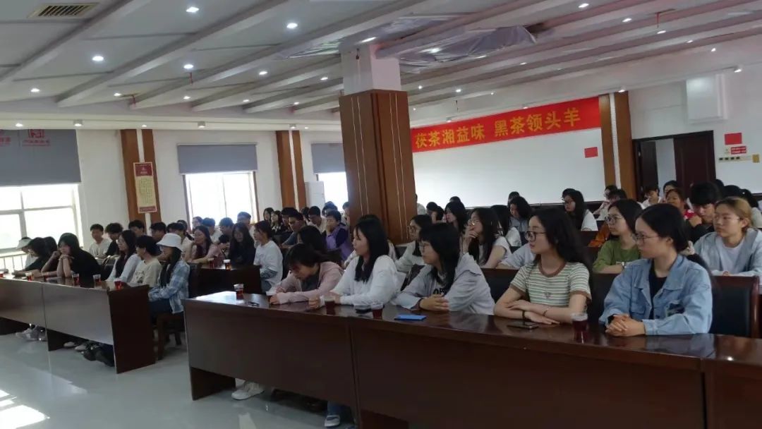 湖南农业大学茶学系师生到湘益茯茶参观交流
