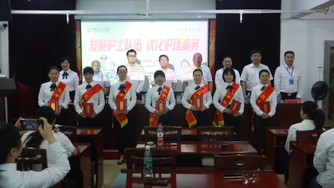 郴州各地开展第113个国际护士节庆祝活动