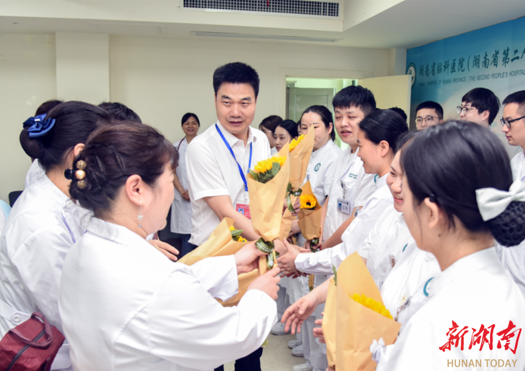 5·12护士节|湖南省第二人民医院：慰问护理一线 传递温暖关爱
