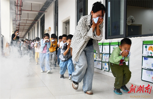 Disaster Prevention Activities Held at Schools in Hunan