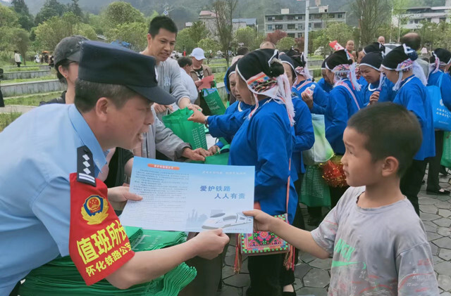 湘桂“知路、爱路、护路”宣传教育月活动启动