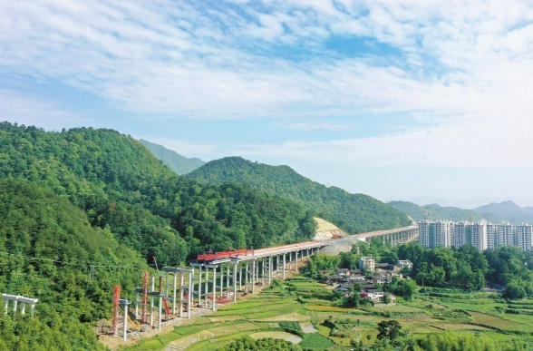交通建设 守护生态 | 湖南日报头版