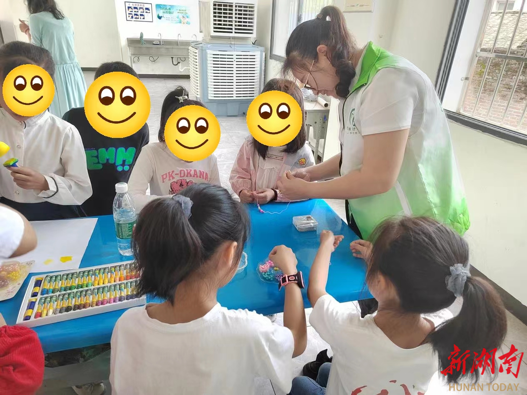 心手相牵，快乐成长！平江县志愿服务活动温暖留守儿童