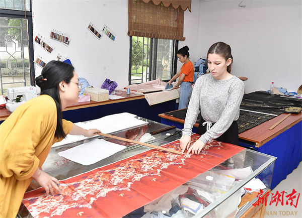International Students Embrace Chinese Culture